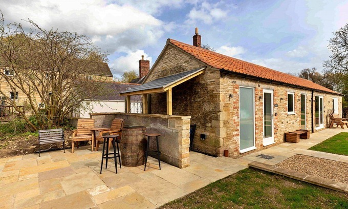 Thurlby House | Stunning villa for 2 people with WIFI, terrace and pets allowed
