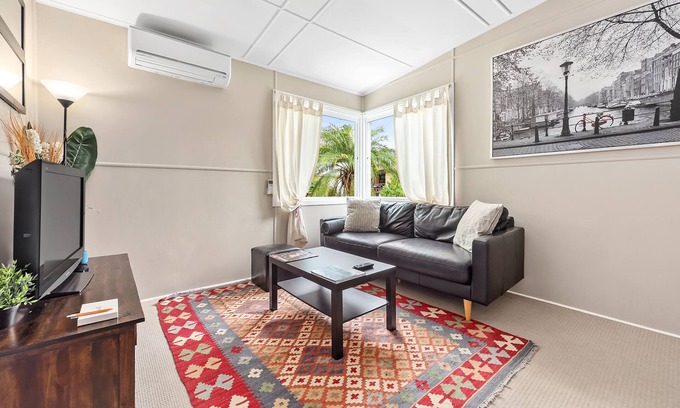 New Farm Apartment | Stylish 1 Bedroom Apartment ~ New Farm