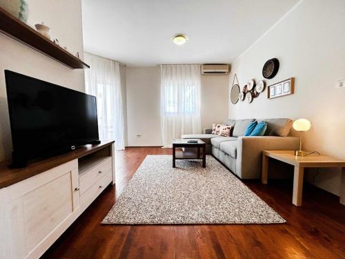 Velji Vinogradi Apartment | Stylish 1 Bedroom Apartment Budva