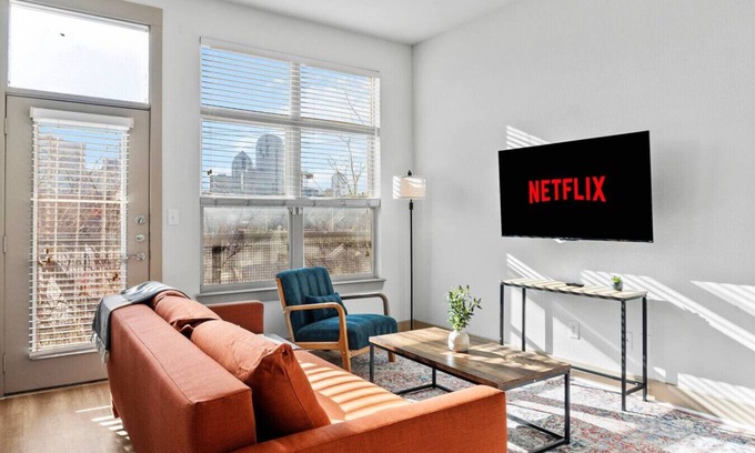Deep Ellum Apartment | Stylish 1Br in Deep Ellum with Pool and Free Parking