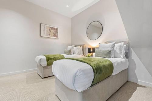 Bordesley Apartment | Stylish 2-Bed Apartment in Digbeth with Parking, Fast Wi-Fi, Guests 6