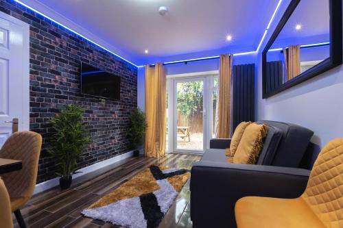 Reading Apartment | Stylish 2 Bedroom House