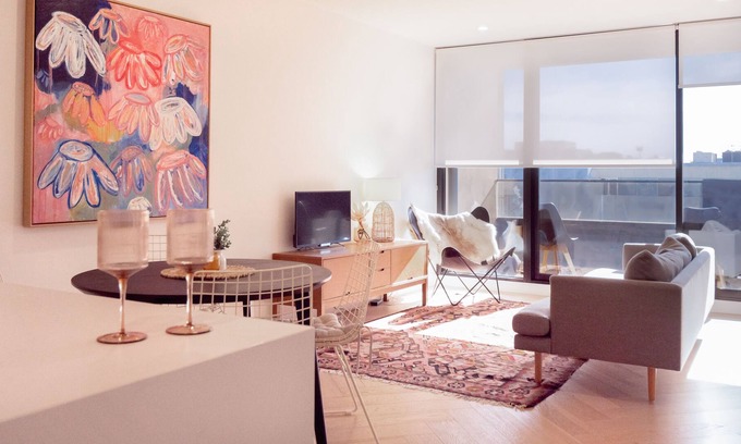 Collingwood North Apartment | Stylish 2bed Apartment in Fitzroy - Free Parking