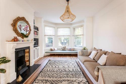 Dudden Hill House | Stylish 3-Bed Home with Garden in Dollis Hill