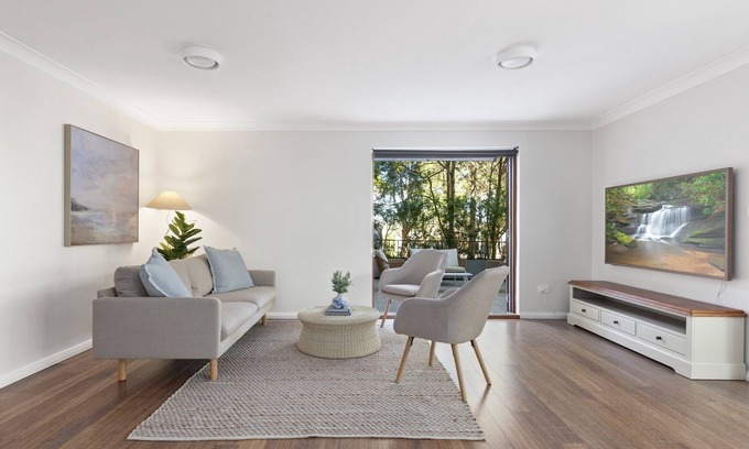 Newport Apartment | Stylish 3-Bed Newport Stay with Balcony