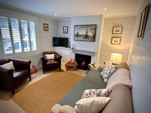 Cowes House | Stylish 3BR Cowes Cottage Close To The Waterfront