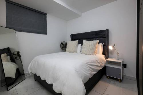 Hillhead Apartment | Stylish and Slick Sibaya E214 with Inverter