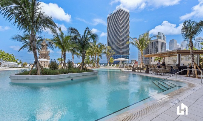 Downtown Miami Apartment | Stylish Apartments with Partial Ocean Views in Downtown