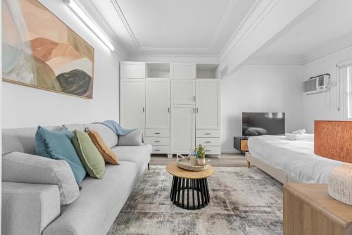 Spring Hill Apartment | Stylish City Centre Studio - Short walk to Hosp