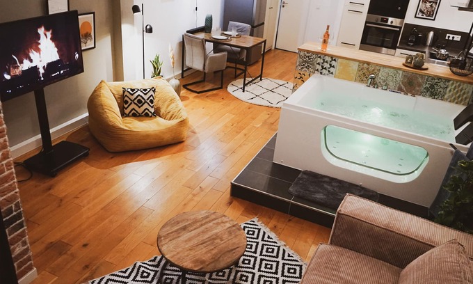 Mitte Apartment | Stylish city loft with a private whirlpool near the Moselle