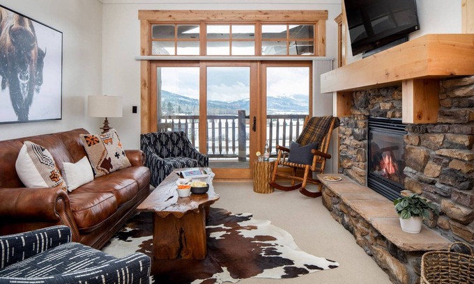 Victor Condo | Stylish Condo in Victor Now Available for Summer 2022 and Beyond!