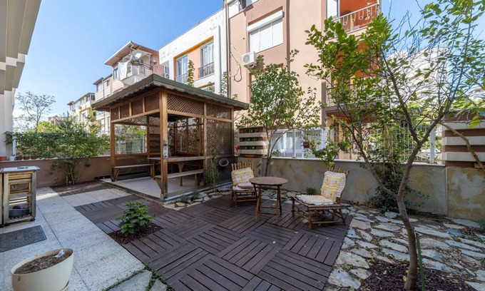 Muratpasa Apartment | Stylish Duplex with Garden and Gazebo in Muratpasa