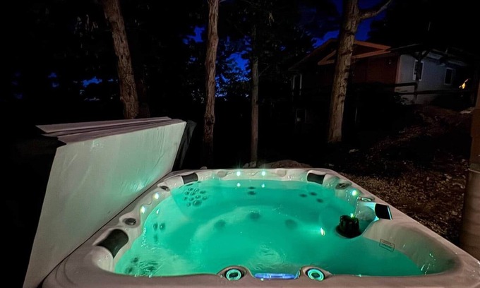 Rocky Mount House | Stylish Hidden Gem|King Bed & Hot Tub!