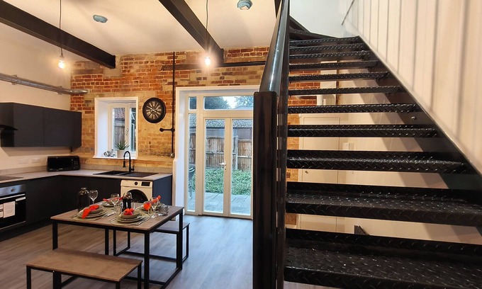 Thetford House | Stylish Home in Thetford City Centre Near A11 & Forest