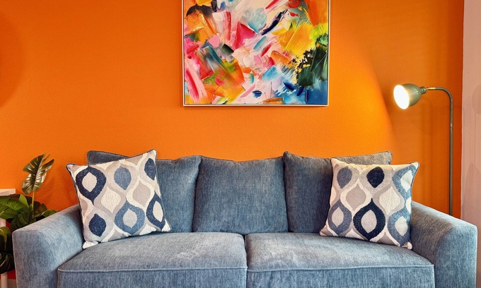 Southside Apartment | Stylish King Bed Southside Pool Gym TownCenter I95