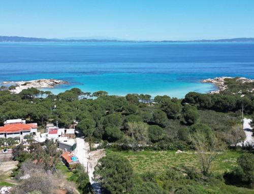 Vourvourou Villa | Stylish Maisonette with 3 Bedrooms in Vourvourou, Greece