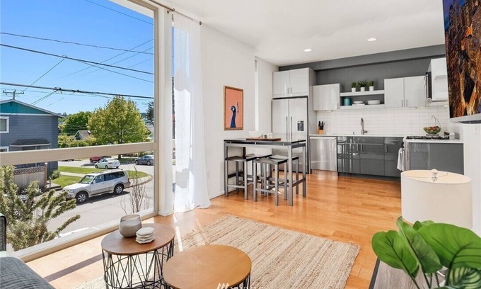 Old Ballard House | STYLISH, MODERN, TOWNHOUSE NEAR BALLARD AVE.