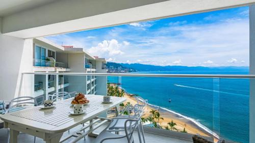 Las Glorias Apartment | Stylish Oceanfront 2BR - Balcony with Sunset Views, Pools, Beach & Gyms