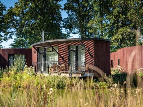 Maubray House | Stylish Retreat with Garden