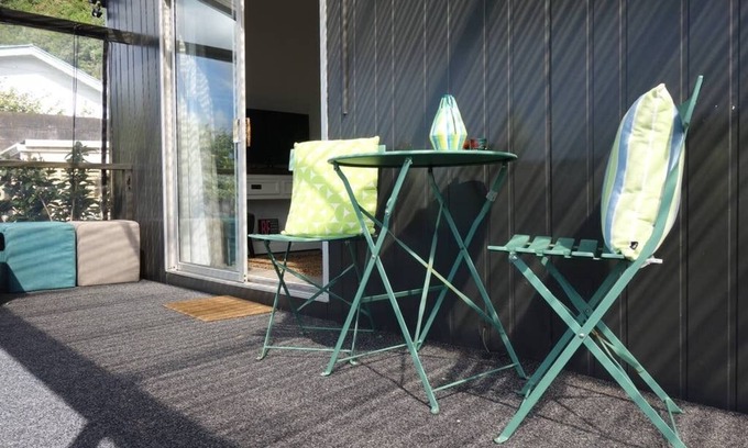 Onetangi Apartment | Stylish Studio By the Beach!