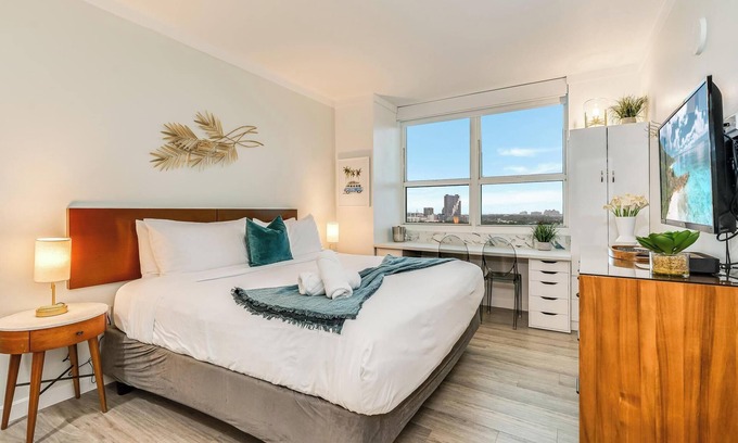Coconut Grove Condo | Stylish Studio | King Bed, City View, Hotel Perks & Parking