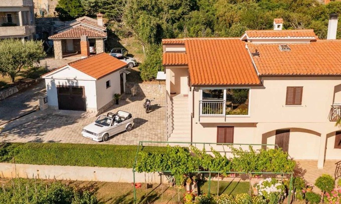 Presika Apartment | Stylish Two Bedroom Apartment in Labin - Two Bedroom Apartment with Terrace