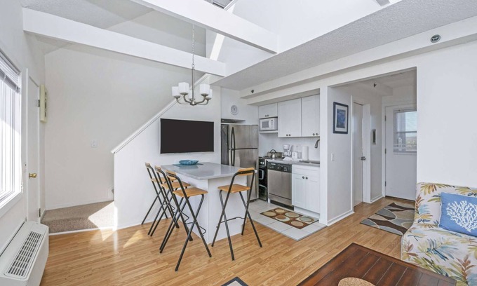 Napeague Apartment | Stylish Woody Interior 1BR+Loft w/Beach Access