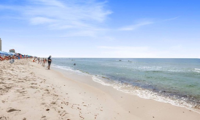 Orange Beach Apartment | Sugar Beach153- 4 Pools Beachfront