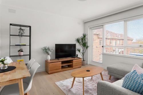 Saint Kilda South Apartment | Sugar Blush