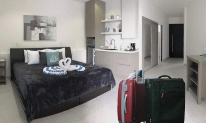 Manuel Antonio Apartment | Suite 1 - 4 Hotel VOS 4 Pool Level Suites