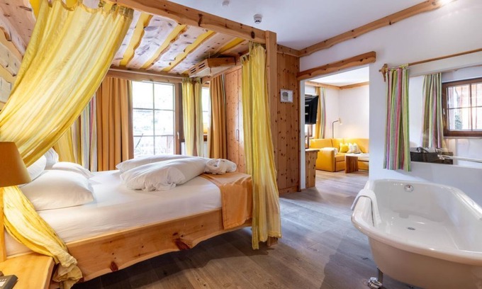 Haus House | "Suite Arnika" with bathtub, shower, WC (1-3 n.) - Nature and wellness hotel