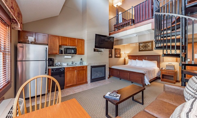 Thayerville Apartment | Suites at Silver Tree: A310 Studio & Loft Standard View