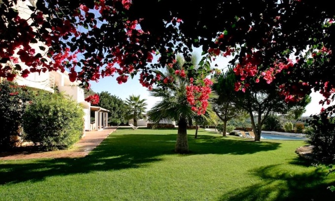 Silves Villa | Suites in luxury villa with pool and tennis court