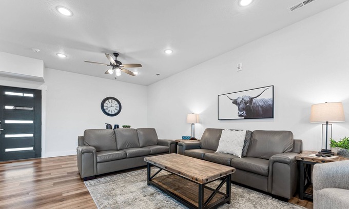 Table Rock House | Summer Breeze -- Sleeps 17 6 Bedroom Home by RedAwning