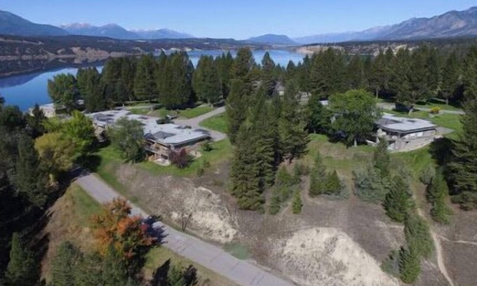 East Kootenay Condo | Summer Getaway on Lake Windermere