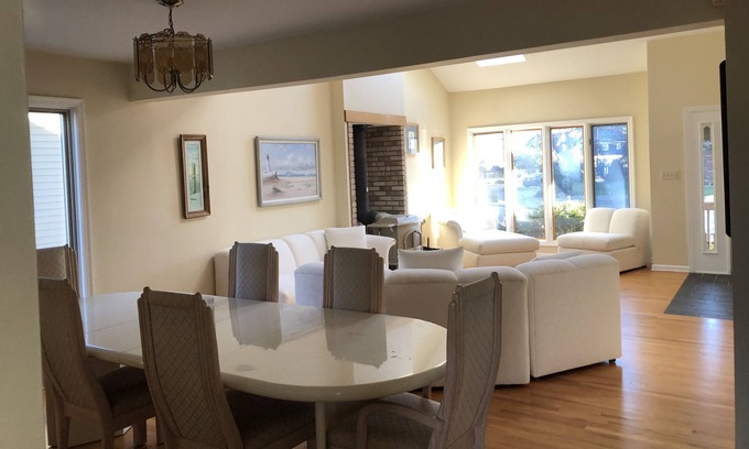 Osbornsville House | Summer Rental. WATERFRONT. Private DOCK for your boat. Walk to beach. Sleeps 10.