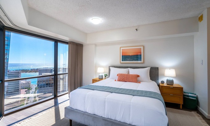 Downtown Honolulu Condo | π Summer Special - Downtown Honolulu Skyview - 1Bed+Den- Free Parking πββοΈ