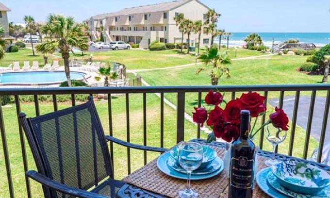 Crescent Beach Apartment | Summerhouse 251 Condo