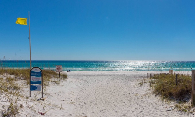 Seagrove Beach Condo | Summersalt 1 Bedroom Condo by RedAwning