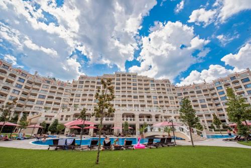 Varna Apartment | Summertime in Varna South Bay Beach Residence