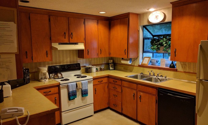 Ashford Apartment | Summit Suite At Forest House with Kitchen (NO Pets)