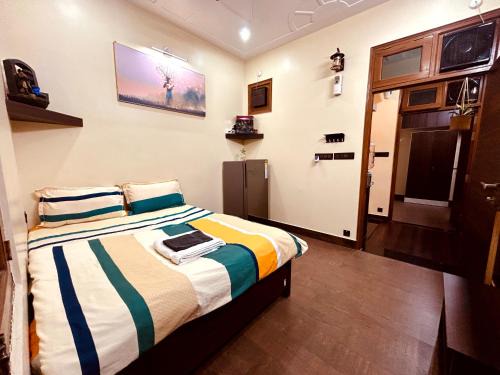 Gomti Nagar Apartment | Sumptuous 1BHk Couple friendly