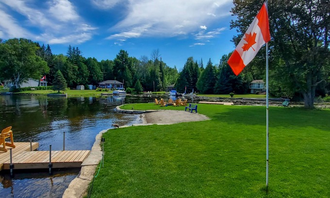 Fenelon Falls Cottage | SUN BAY COTTAGE - WATERFRONT