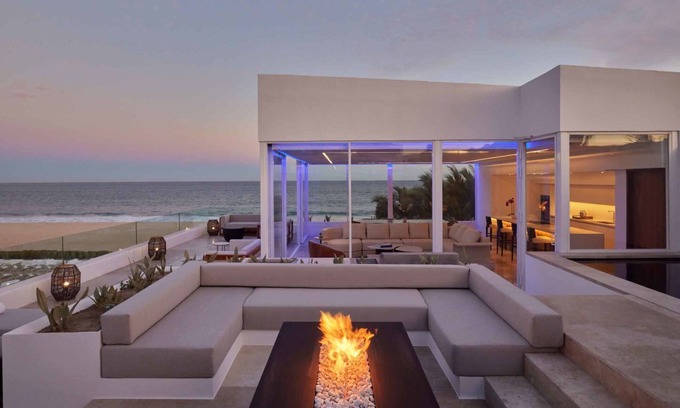 Zona Hotelera House | Sun-kissed Splendor: Rooftop Deck, Private Swimming Pool & Panoramic Oceanview!