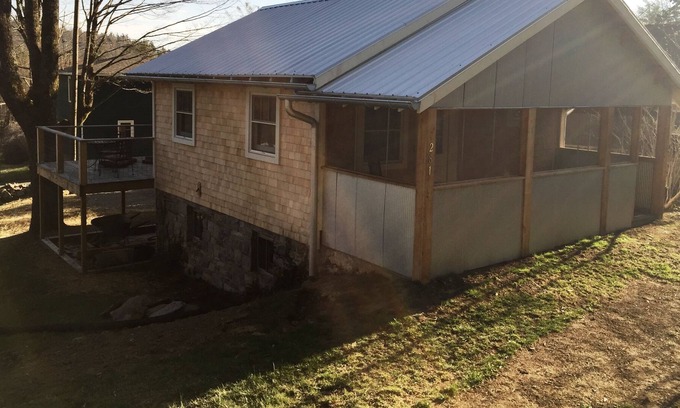 Blowing Rock Cottage | Sunflower Cottage 1 Bedroom Cottage by Redawning