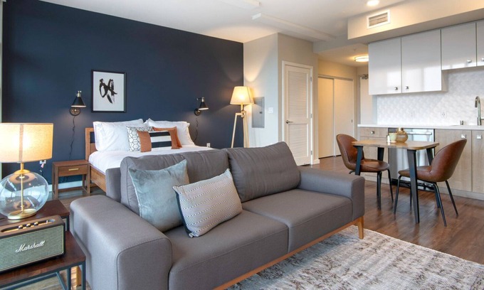 South of Market Apartment | Sunlit SoMa Studio w/ Gym + Rooftop Lounge, near Tech HQs by Blueground