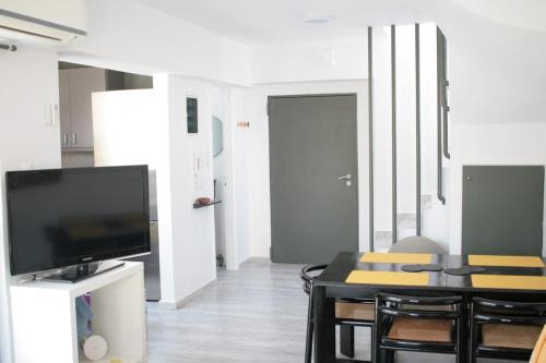 Ampelokipoi Apartment | SunLoft35 by MPS