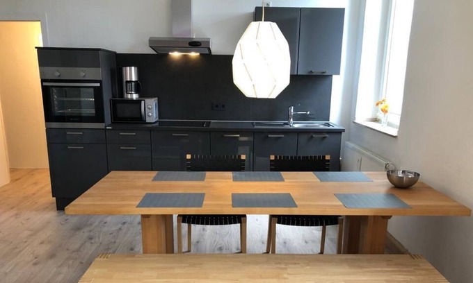 Moersenbroich Apartment | Sunny central trade fair apartment with 3 bedrooms and a view of the green
