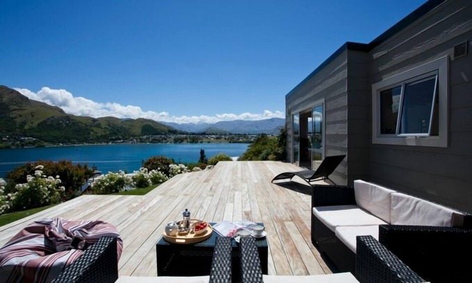 Kelvin Heights House | Sunny Cottage with fantastic water views