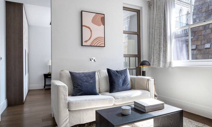 The City of London Apartment | Sunny Holborn 1BR, nr Temple Station & the Strand, by Blueground
